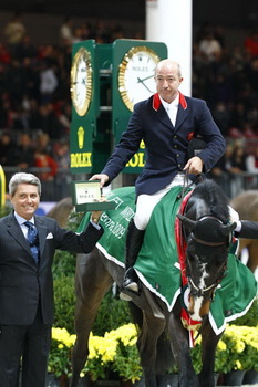 MICHAEL WHITAKER IS NOVEMBER SHOW JUMPER OF THE MONTH